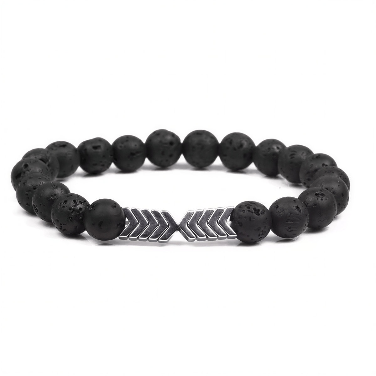 Lavastein armband für ätherische Öle mit schwarzen Lavasteinen und silbernem, chevronförmigem Element in der Mitte.